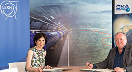 Dr. Fabiola Gianotti, CERN director-general, and Prof. Philip Diamond, SKA director-general, signing a cooperation agreement between the two organisations on big data.